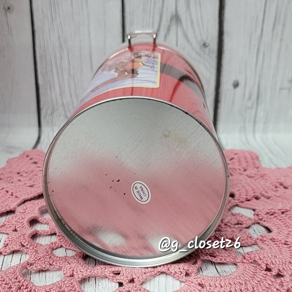 Collectible HolidayNestle Hunge Lid Tin - Picture 7 of 10